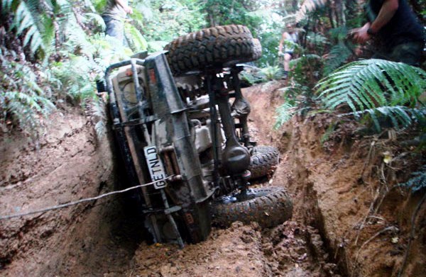 Diduga Potong Lintasan, 4 `Offroader` Tewas Terguling ke Sungai
